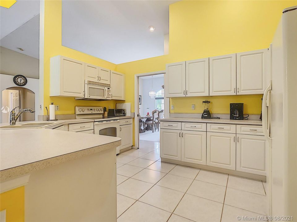 Vendido Recientemente: $425,000 (4 camas, 3 baños, 2769 Pies cuadrados)