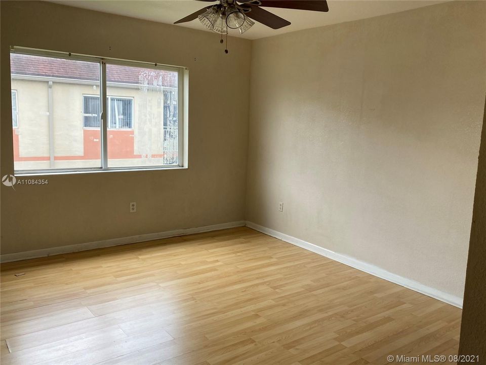 Recently Rented: $1,450 (1 beds, 1 baths, 851 Square Feet)