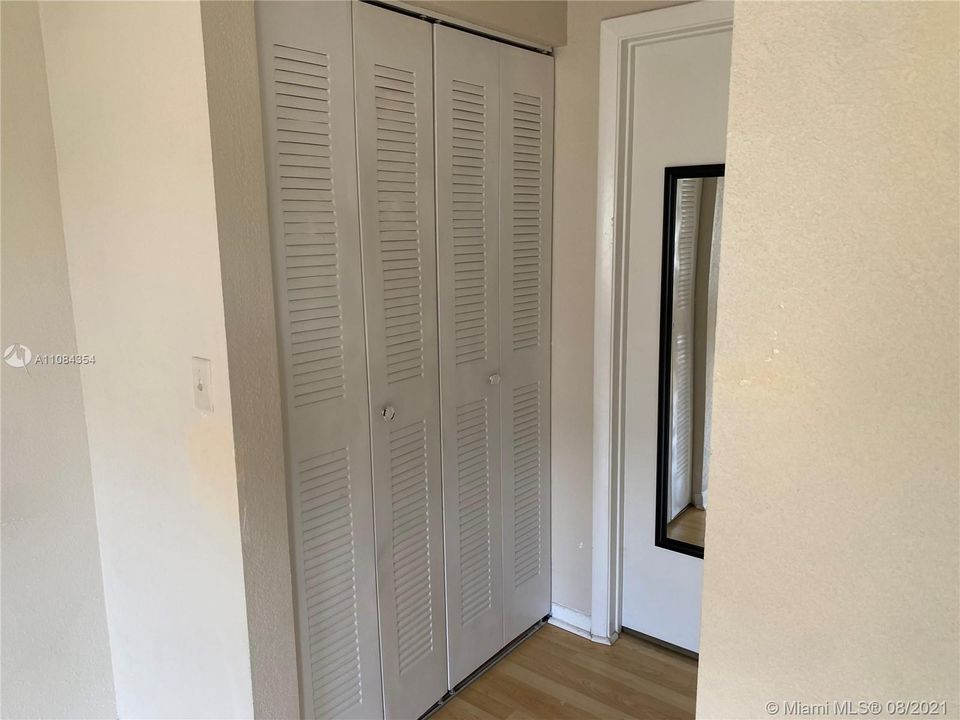 Recently Rented: $1,450 (1 beds, 1 baths, 851 Square Feet)