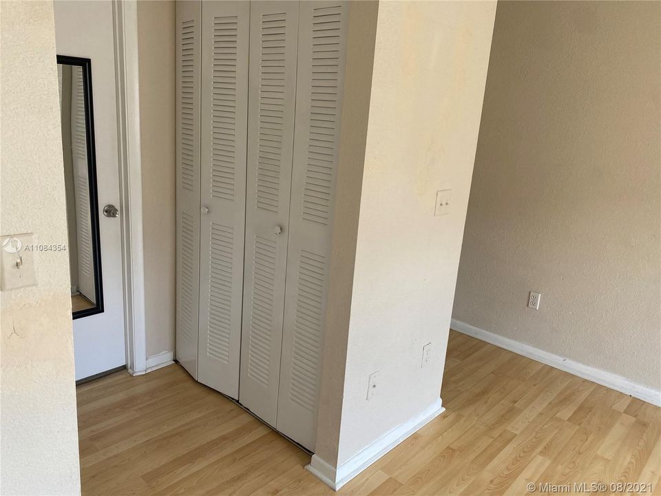 Recently Rented: $1,450 (1 beds, 1 baths, 851 Square Feet)