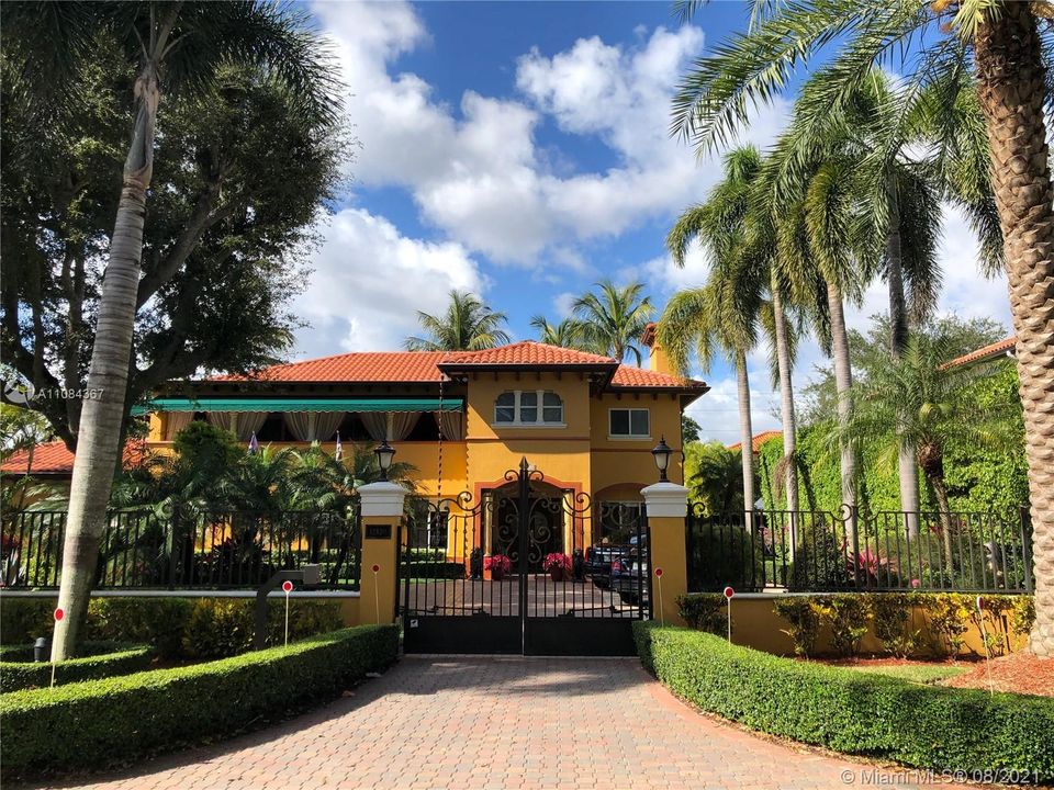 Recently Sold: $1,990,000 (5 beds, 6 baths, 4598 Square Feet)