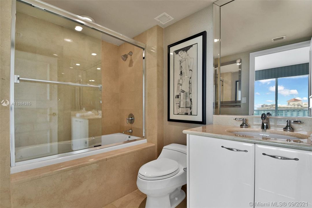 最近租的: $13,000 (2 贝兹, 3 浴室, 2400 平方英尺)