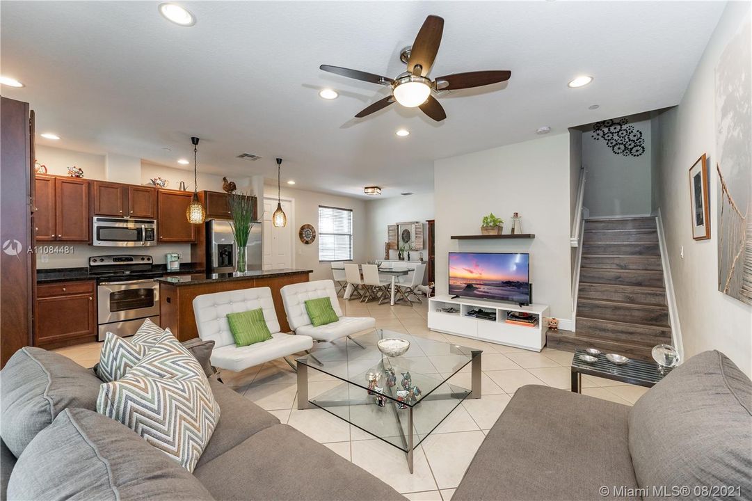 Recently Sold: $420,000 (3 beds, 2 baths, 1280 Square Feet)
