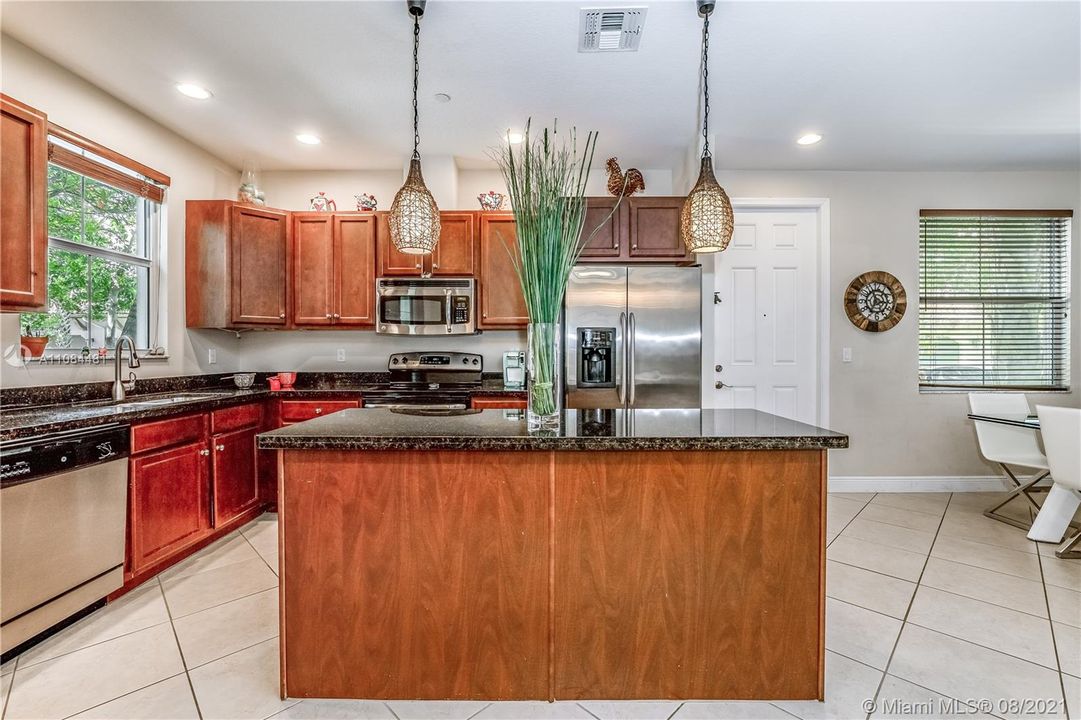 Recently Sold: $420,000 (3 beds, 2 baths, 1280 Square Feet)