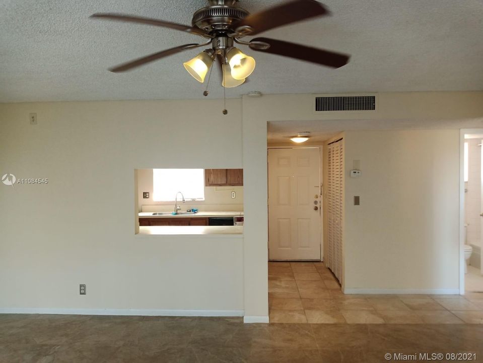 Recently Rented: $1,200 (1 beds, 1 baths, 775 Square Feet)