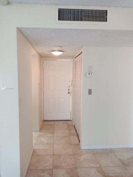 Recently Rented: $1,200 (1 beds, 1 baths, 775 Square Feet)