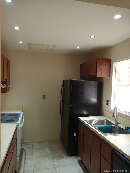 Recently Rented: $1,200 (1 beds, 1 baths, 775 Square Feet)