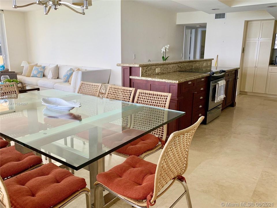 Recientemente alquilado: $5,500 (2 camas, 2 baños, 1400 Pies cuadrados)