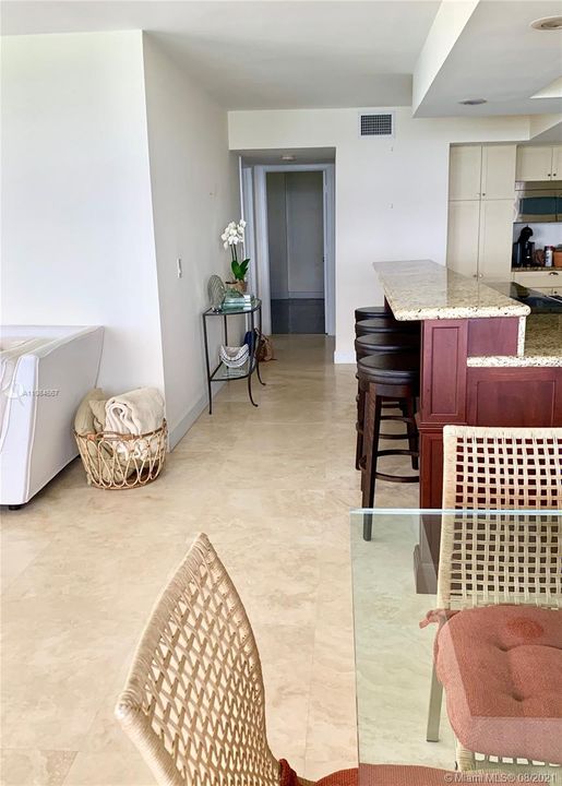 Recientemente alquilado: $5,500 (2 camas, 2 baños, 1400 Pies cuadrados)