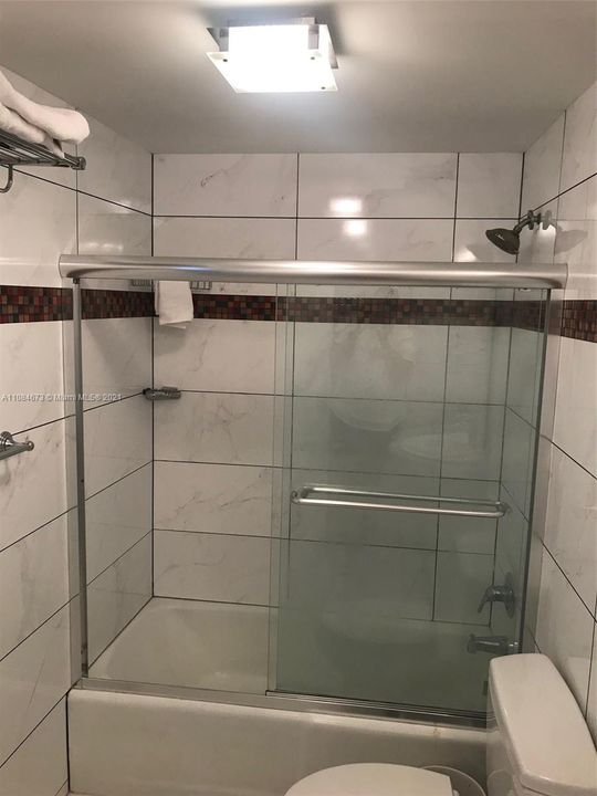 Bath tub and shower combined