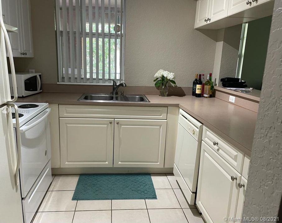 Recently Rented: $1,500 (1 beds, 1 baths, 716 Square Feet)