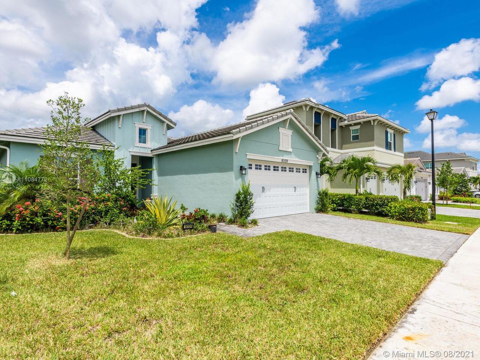 Recently Sold: $410,000 (2 beds, 2 baths, 1484 Square Feet)