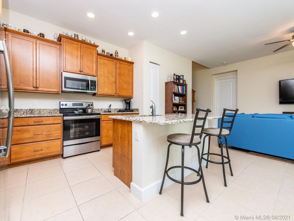 Recently Sold: $410,000 (2 beds, 2 baths, 1484 Square Feet)