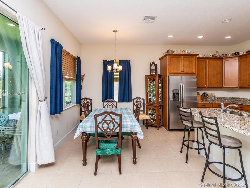 Recently Sold: $410,000 (2 beds, 2 baths, 1484 Square Feet)