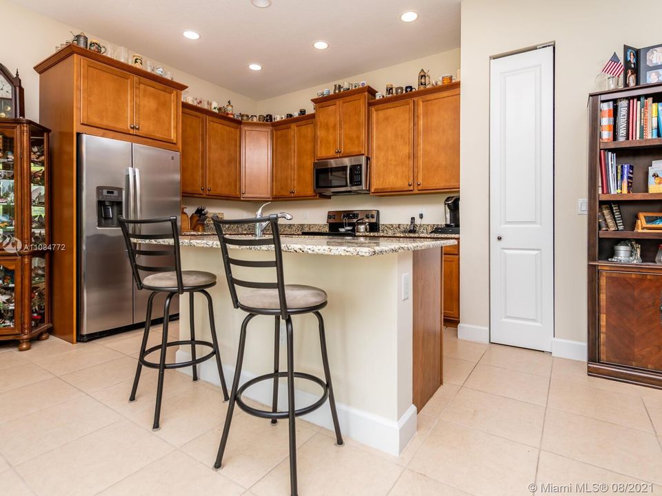 Recently Sold: $410,000 (2 beds, 2 baths, 1484 Square Feet)