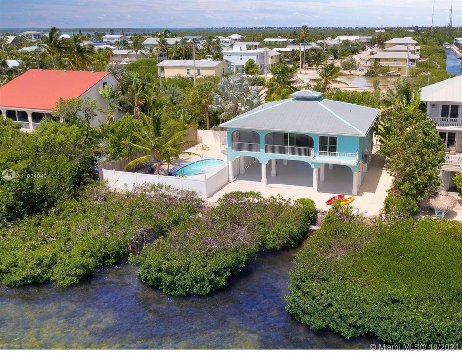 107 W Indies DrTurtle Blue in tropical Ramrod Key. Your private Oasis calls