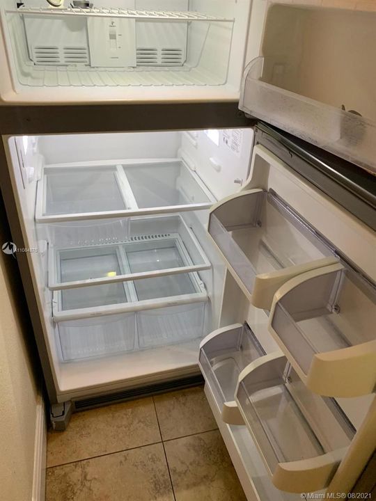 Recientemente alquilado: $1,600 (2 camas, 1 baños, 4041 Pies cuadrados)