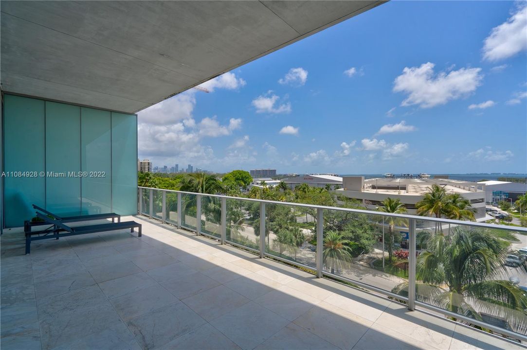 Recently Sold: $2,700,000 (3 beds, 3 baths, 2022 Square Feet)