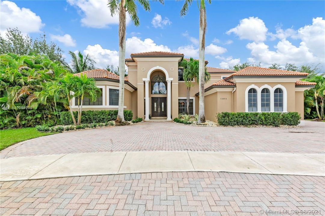Recently Sold: $1,345,000 (4 beds, 3 baths, 4286 Square Feet)