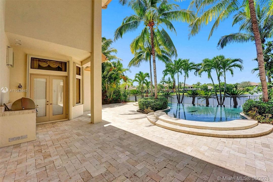 Recently Sold: $1,699,999 (5 beds, 6 baths, 6307 Square Feet)