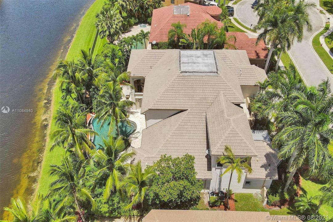 Vendido Recientemente: $1,699,999 (5 camas, 6 baños, 6307 Pies cuadrados)