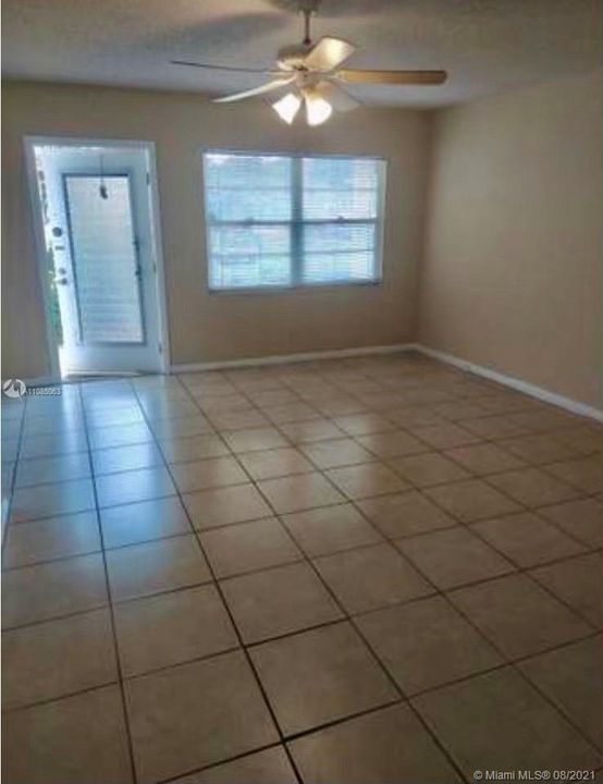 Recently Rented: $1,475 (2 beds, 1 baths, 835 Square Feet)