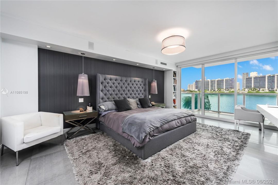 Recently Sold: $2,099,000 (4 beds, 5 baths, 3620 Square Feet)