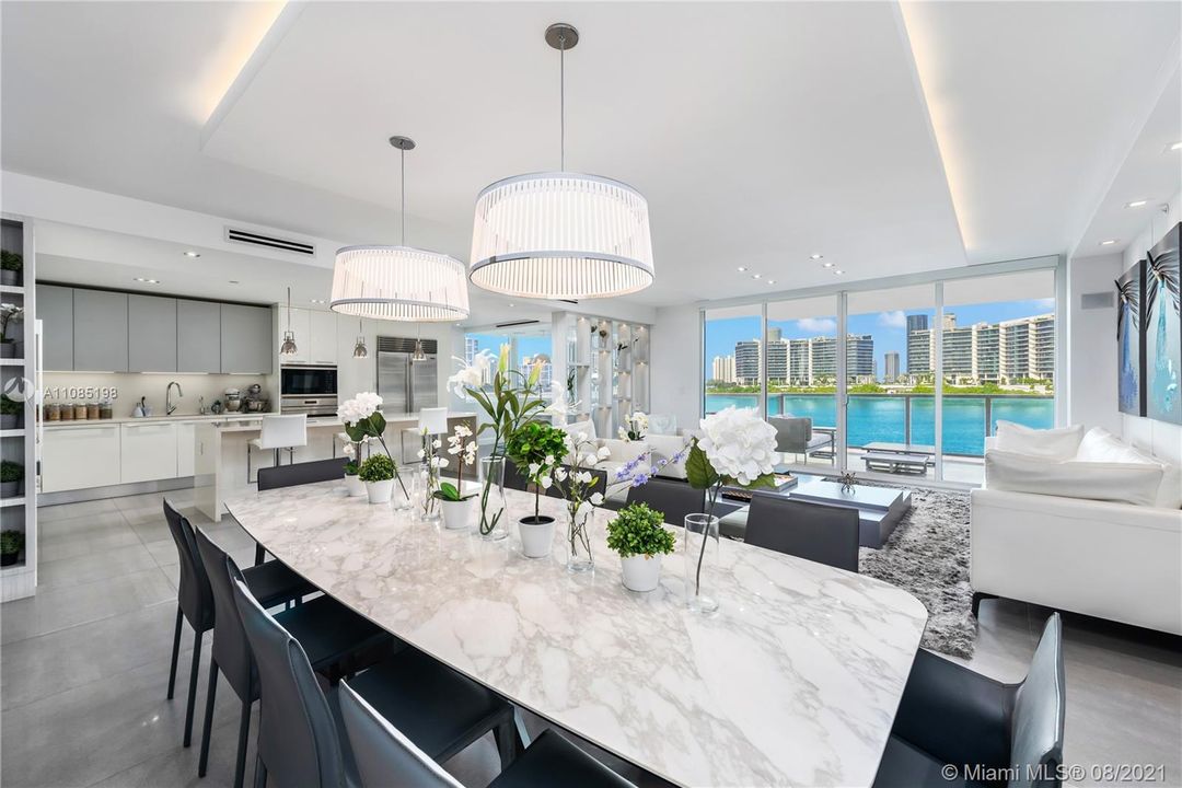 Recently Sold: $2,099,000 (4 beds, 5 baths, 3620 Square Feet)
