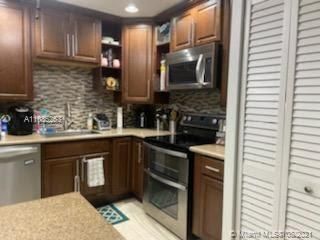 Recently Sold: $319,999 (3 beds, 2 baths, 1317 Square Feet)