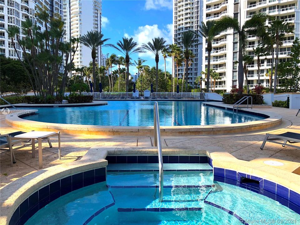 The Point At Aventura - North Pool