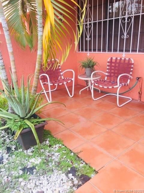 Recently Sold: $295,000 (3 beds, 3 baths, 1308 Square Feet)