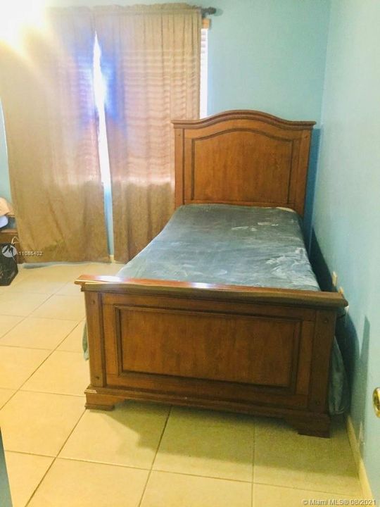 Recently Sold: $295,000 (3 beds, 3 baths, 1308 Square Feet)