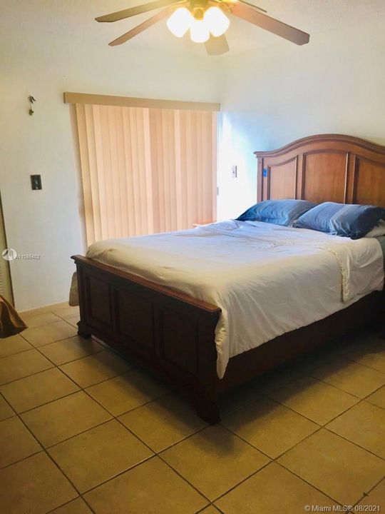 Recently Sold: $295,000 (3 beds, 3 baths, 1308 Square Feet)