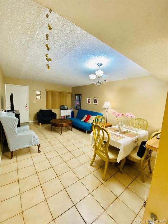 Recently Sold: $295,000 (3 beds, 3 baths, 1308 Square Feet)