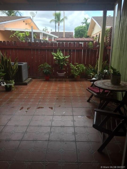 Recently Sold: $295,000 (3 beds, 3 baths, 1308 Square Feet)