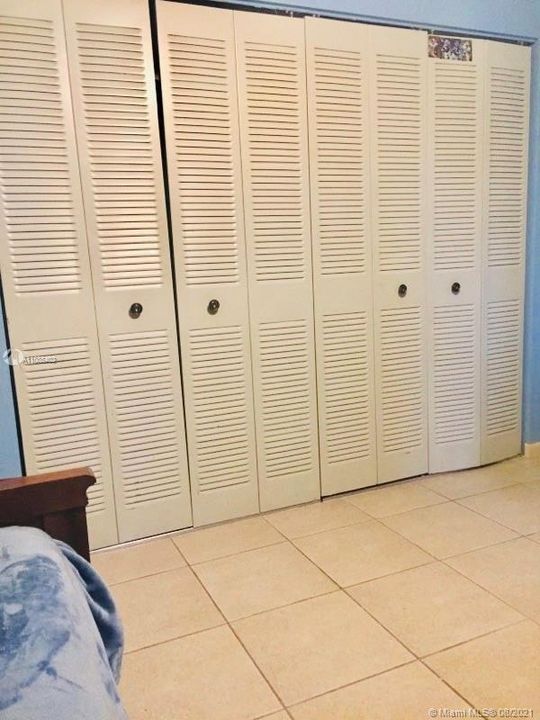 Recently Sold: $295,000 (3 beds, 3 baths, 1308 Square Feet)