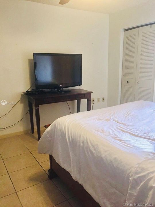 Recently Sold: $295,000 (3 beds, 3 baths, 1308 Square Feet)