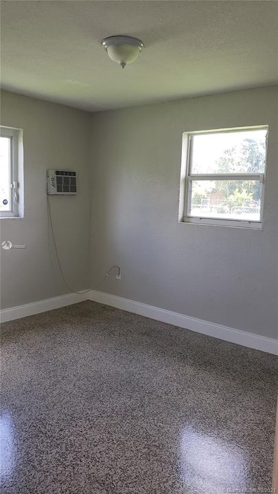 Недавно арендовано: $1,400 (2 спален, 1 ванн, 700 Квадратных фут)