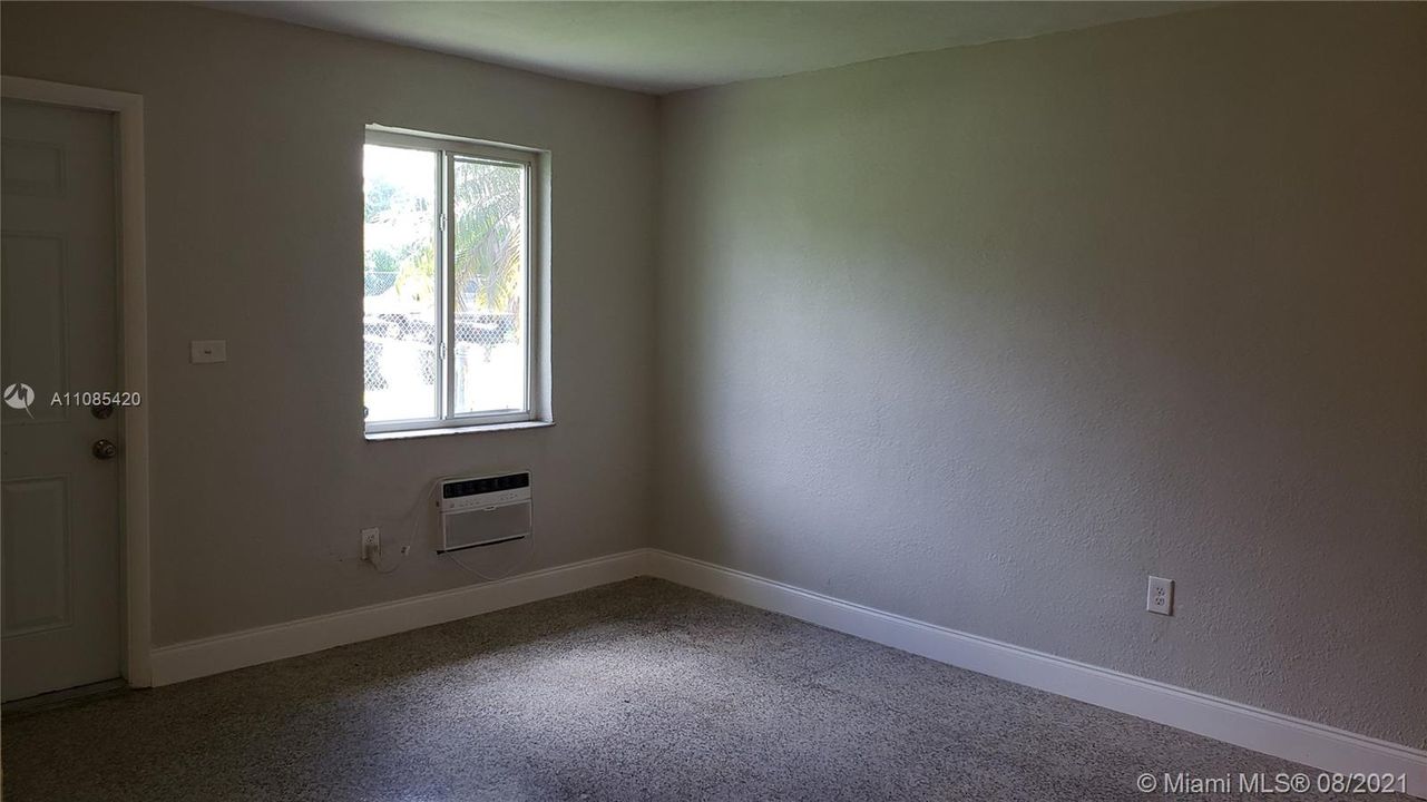 Недавно арендовано: $1,400 (2 спален, 1 ванн, 700 Квадратных фут)