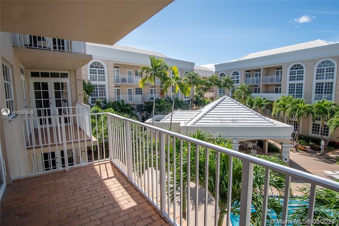 Recently Sold: $350,000 (2 beds, 2 baths, 840 Square Feet)