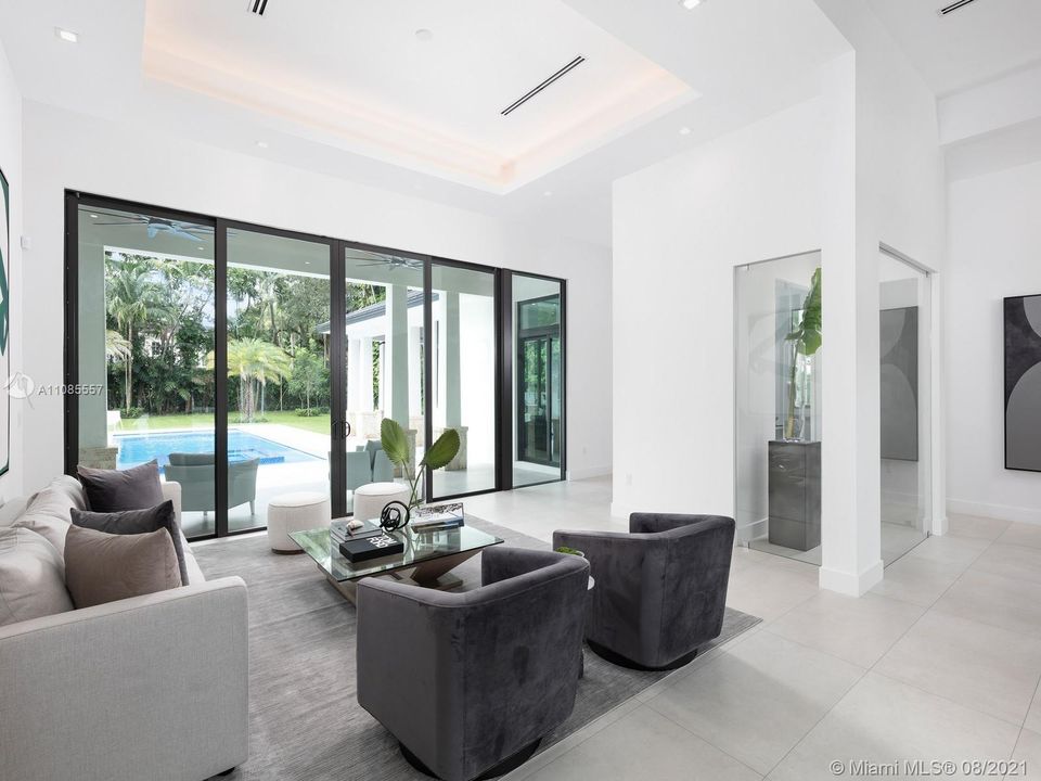 Recently Sold: $3,750,000 (5 beds, 6 baths, 4239 Square Feet)