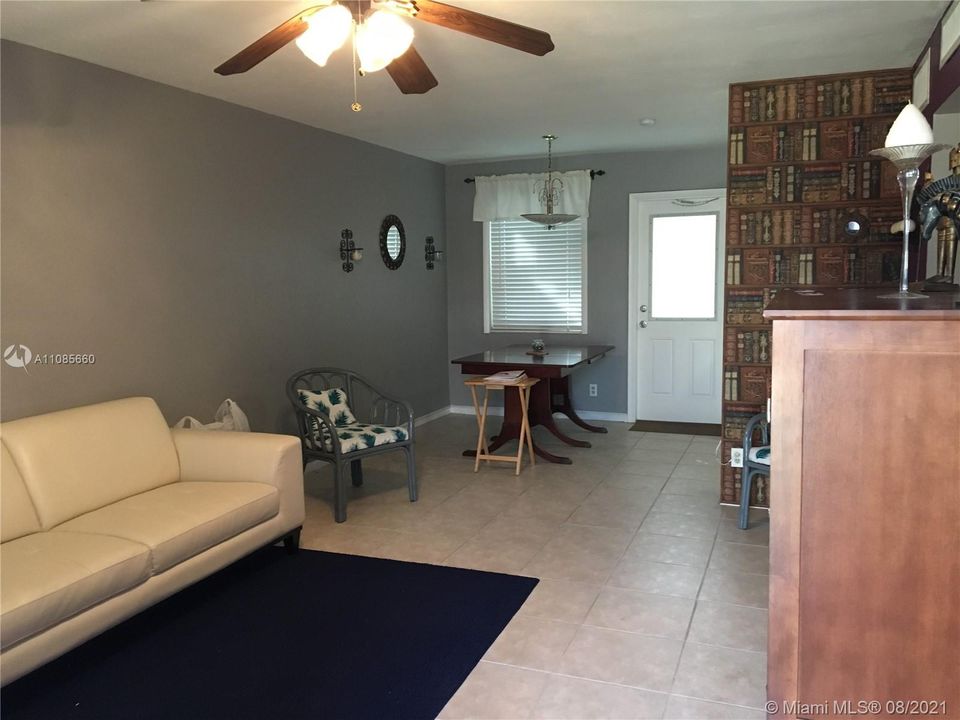 Recently Sold: $172,500 (2 beds, 1 baths, 759 Square Feet)