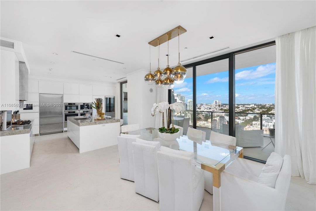 Recently Sold: $9,500,000 (3 beds, 3 baths, 3103 Square Feet)