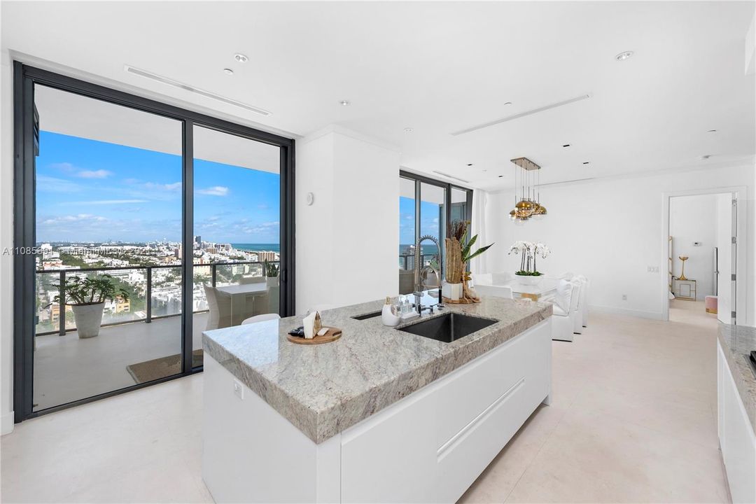 Recently Sold: $9,500,000 (3 beds, 3 baths, 3103 Square Feet)