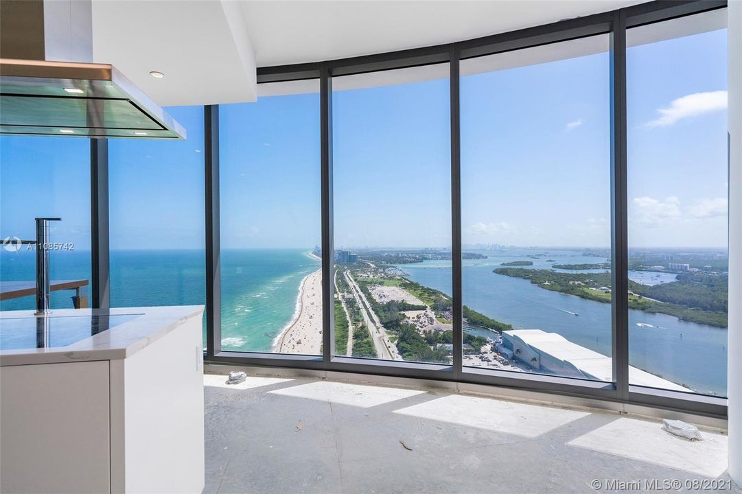 Recently Sold: $5,920,000 (4 beds, 5 baths, 3204 Square Feet)