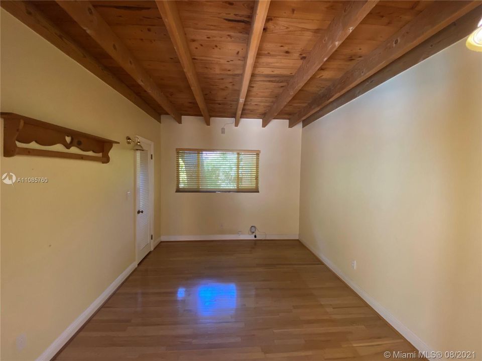 Recently Rented: $5,000 (3 beds, 2 baths, 1830 Square Feet)