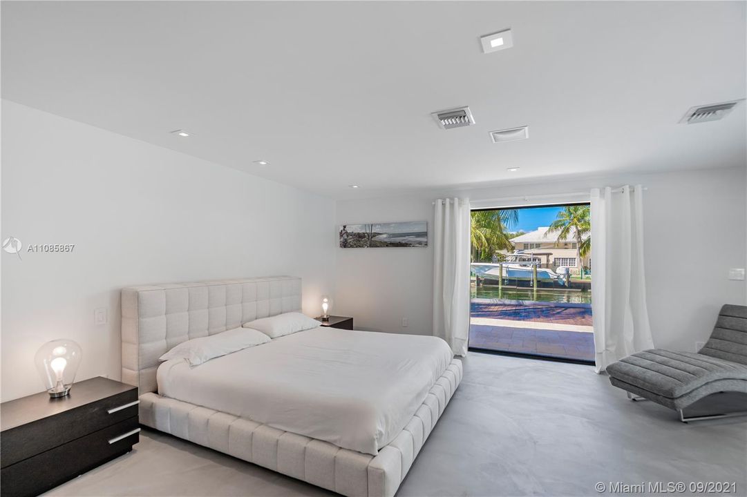 Recently Sold: $2,690,000 (4 beds, 3 baths, 2480 Square Feet)