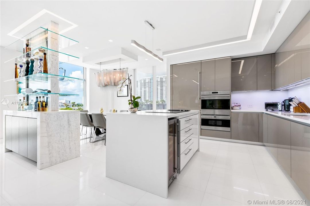Recently Sold: $4,200,000 (3 beds, 3 baths, 2238 Square Feet)