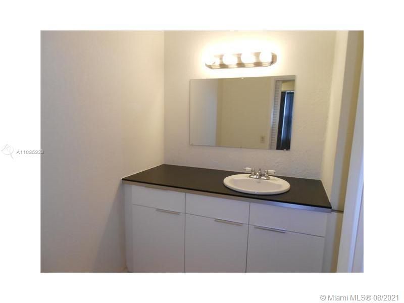 Recently Rented: $1,350 (1 beds, 1 baths, 807 Square Feet)