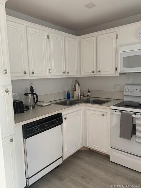 Recently Rented: $3,200 (1 beds, 1 baths, 850 Square Feet)